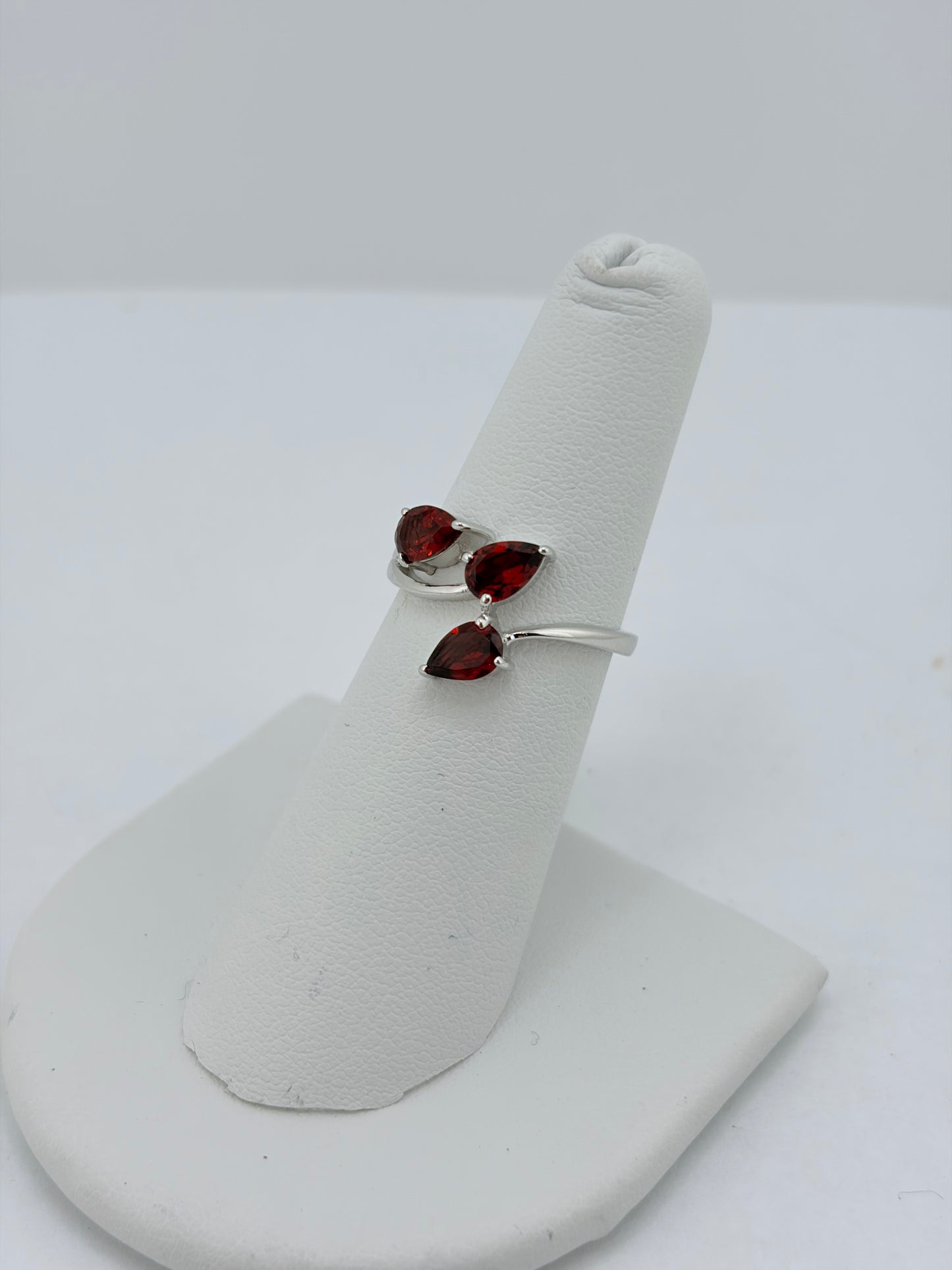 S.S. Faceted Garnet Ivy Kiss Rings