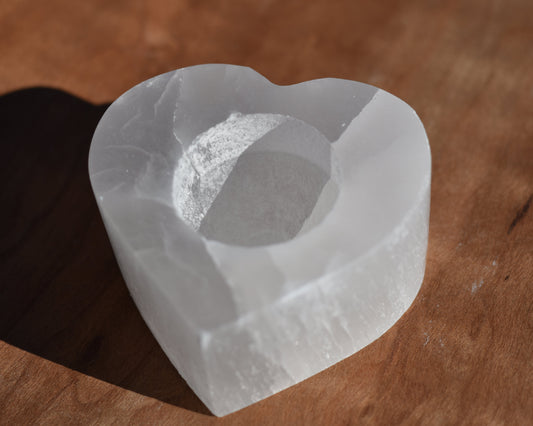 Check out our crystal shop in San Diego with Selenite decor such as lamps, bowls, candle holders and more! At Pacific Beads, we carry crystals in a wide variety of forms. Find Selenite geodes, Selenite housewares, Selenite carvings, and designer Selenite jewelry so that you can enjoy its healing properties in the way that best suits you and your lifestyle. The best part? You can shop crystals wholesale, meaning there is always something within your budget!