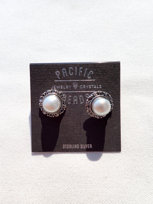 S.S. Pearl Stud Earrings