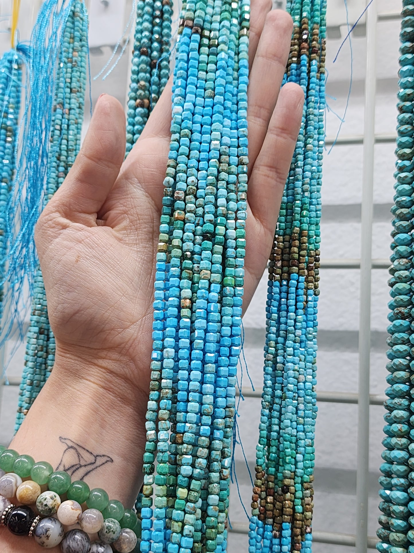 Faceted Gradient Turquoise Cube Beads