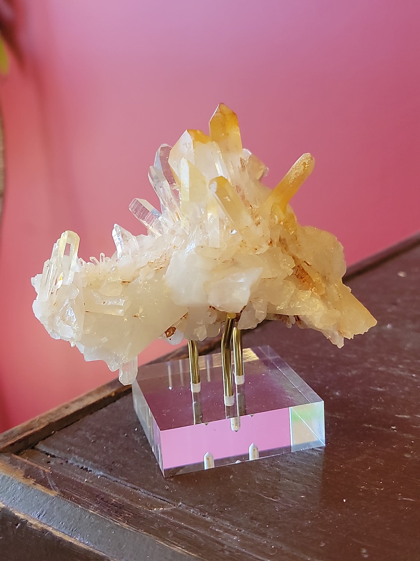 Acrylic Golden Crystal Stands 2"