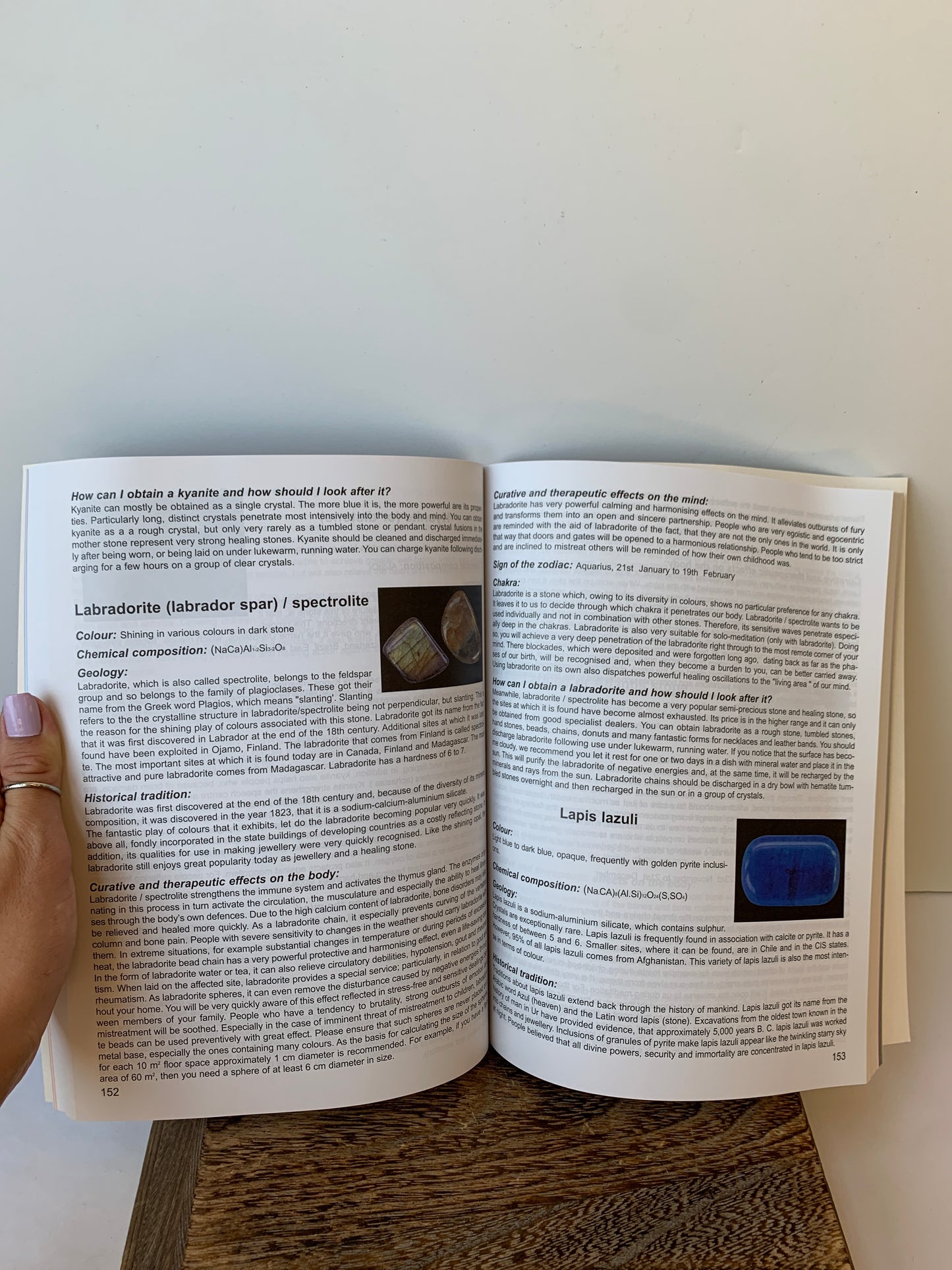 The Great Encyclopedia of Healing Stones, Fragrances & Herbs