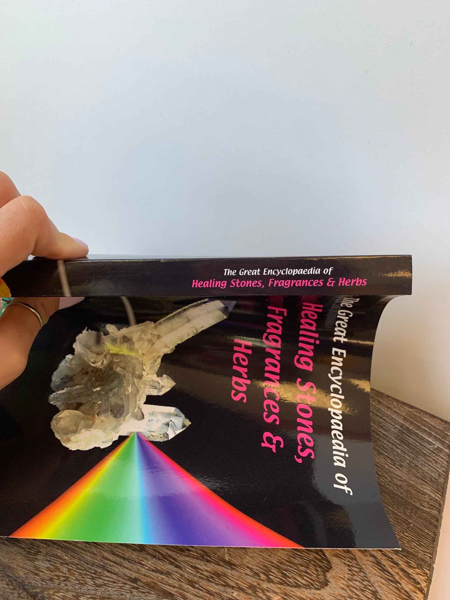 The Great Encyclopedia of Healing Stones, Fragrances & Herbs