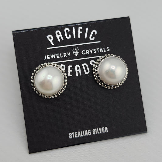 Pearls stud earrings in sterling silver
