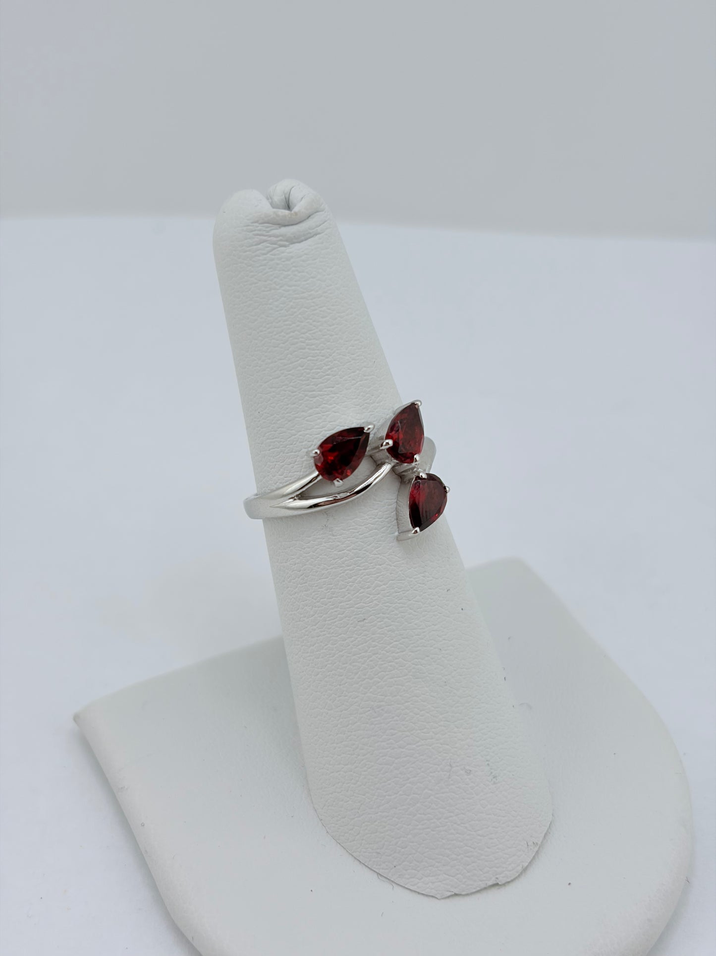 S.S. Faceted Garnet Ivy Kiss Rings