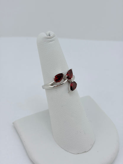 S.S. Faceted Garnet Ivy Kiss Rings