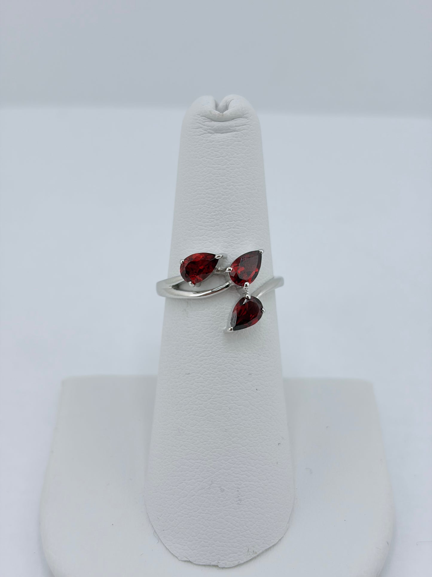 S.S. Faceted Garnet Ivy Kiss Rings