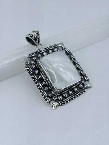 S.S. Shlomo 'Window to the Sea' Pendant