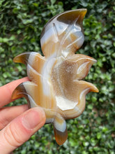 Load image into Gallery viewer, Druzy Agate Turning Over a New Leaf 4&quot; Carvings
